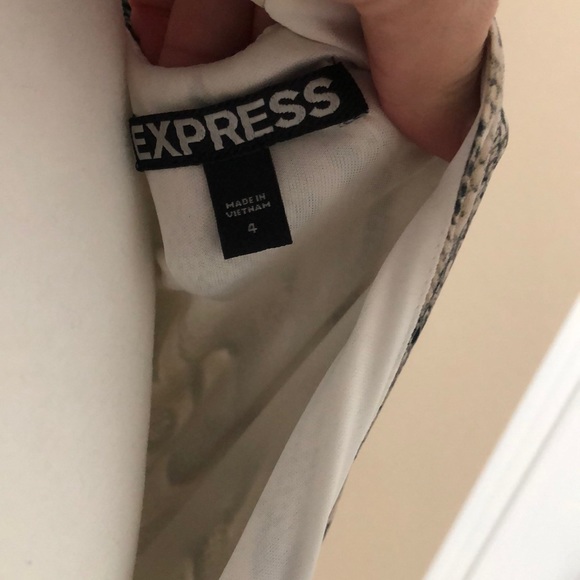 Express snakeskin pattern flowy dress - Picture 7 of 7